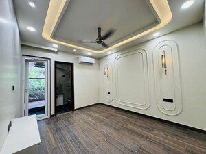 Bedroom in 3 BHK Builder Floor at Sector 23 – for Rent