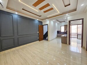 Room in 3 BHK Apartment at Magarpatta Road – for Sale