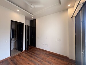 Room in 3 BHK Builder Floor at Sector 21 – for Rent