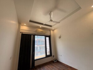 Room in 3 BHK Builder Floor at Sector 21 – for Rent