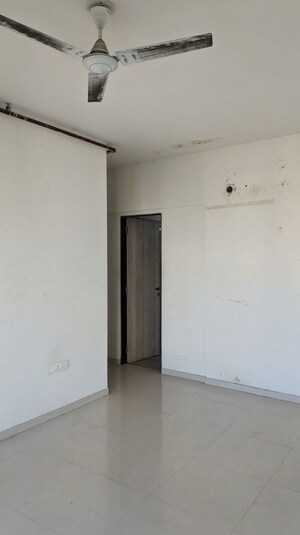 Room in 2 BHK Apartment at Kanakia Levels, Malad East – for Rent