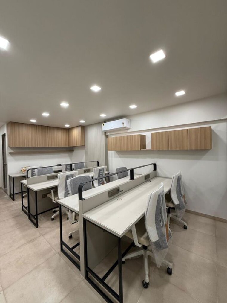 Team Area, samvaad-east-face Commercial Office Space 755 Sq.Ft. In Ambli Ahmedabad 10570674