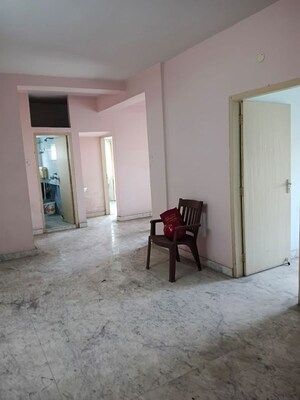 Parking in 3 BHK Builder Floor at New Town – for Rent