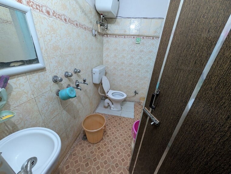 Bathroom, viram khand 3 2 Bedroom 1250 Sq.Ft. Independent House In Viram Khand 3 Lucknow 10570620