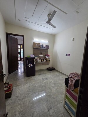 Parking in 1 RK Independent House at Sector 23 – for Rent