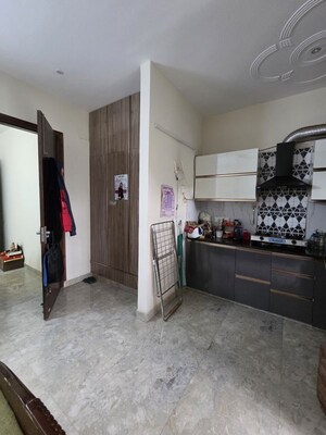 Parking in 1 RK Independent House at Sector 23 – for Rent