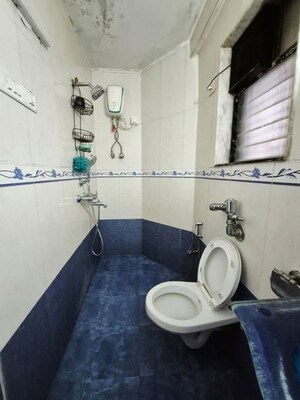 Team Area in 2 BHK Apartment at Bhoomi Valley, Kandivali East – for Rent