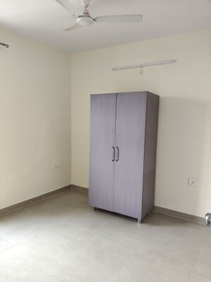 Room in 2.5 BHK Apartment at Sare Home, Sector 92 – for Rent