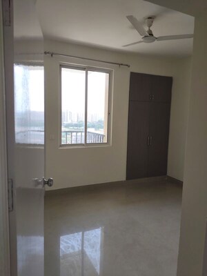 Room in 2.5 BHK Apartment at Sare Home, Sector 92 – for Rent