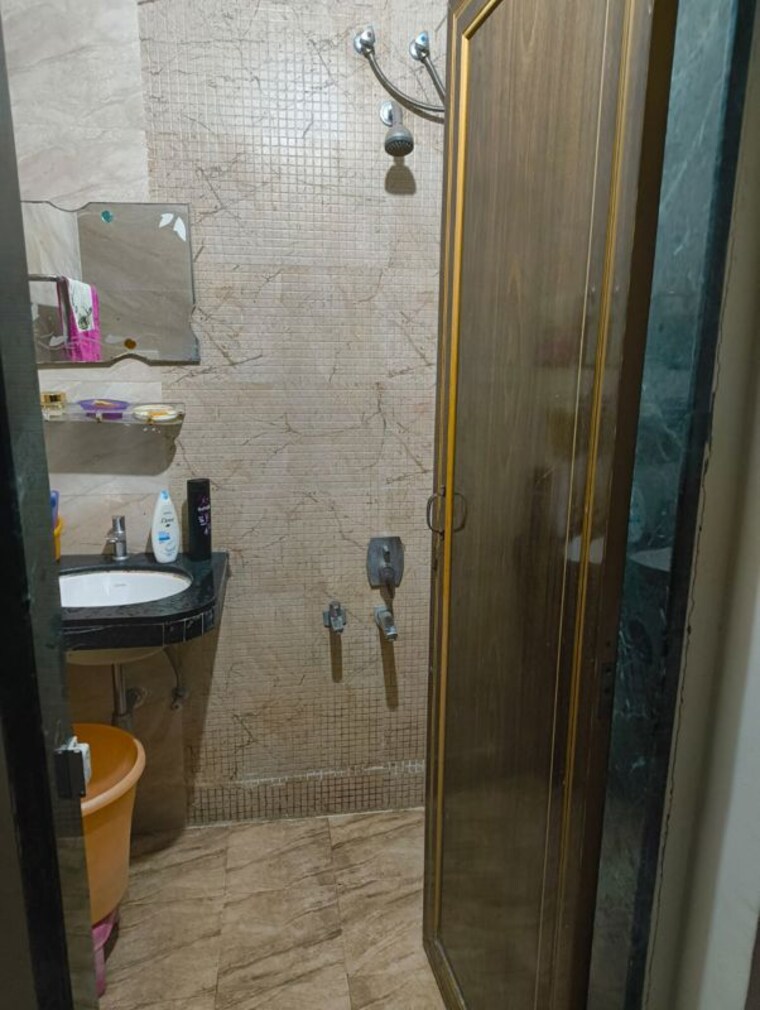 Bathroom, tulsidham-complex 2 Bedroom 650 Sq.Ft. Apartment In Kapur Bawdi Thane 10570764