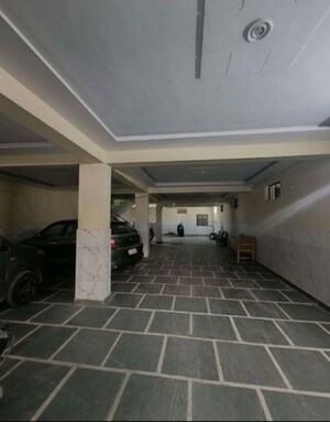 Parking in 4 BHK Builder Floor at Dwarka Mor – for Sale