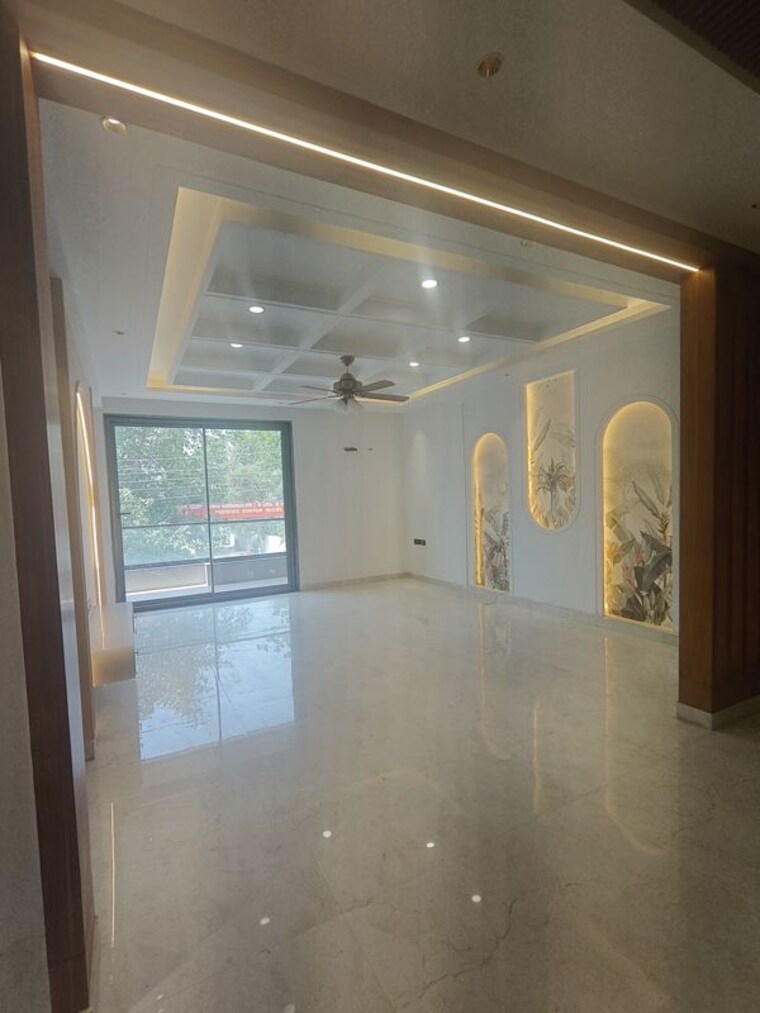 Living Room, sector 10 4 Bedroom 300 Sq.Yd. Builder Floor In Sector 10 Faridabad 10438126