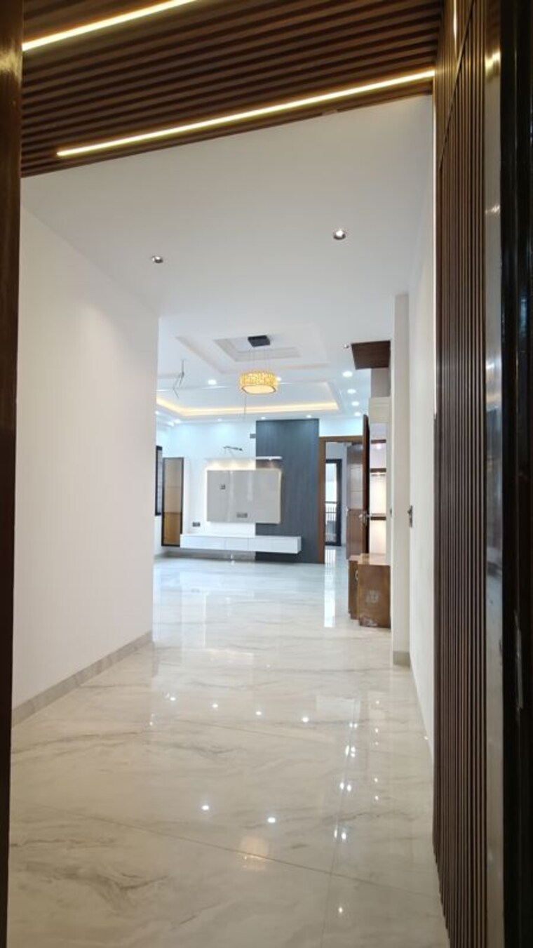 Hall, bptp-district-3 3 Bedroom 180 Sq.Yd. Builder Floor In Sector 85 Faridabad 10427853