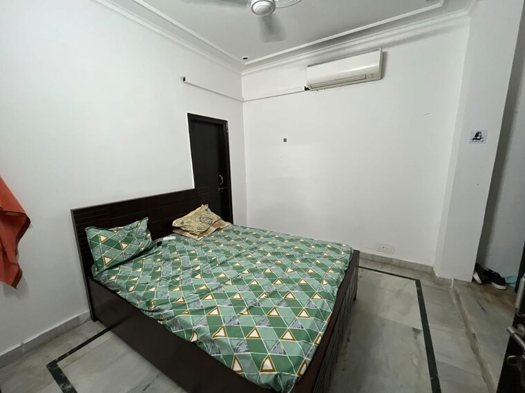 Bedroom, sector 56 3 Bedroom 240 Sq.Yd. Builder Floor In Sector 56 Gurgaon 10570815