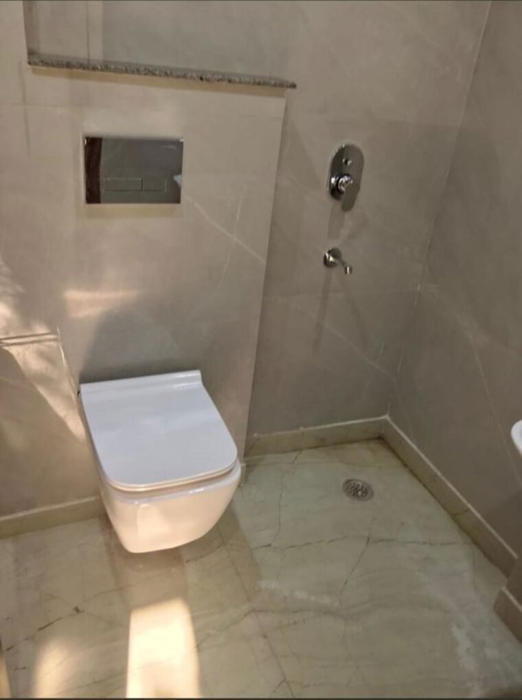 Bathroom, vasant kunj 2 Bedroom 85 Sq.Yd. Builder Floor In Vasant Kunj Delhi 10570801