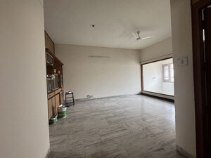 Living Room in 3 BHK Builder Floor at Sector 17 – for Rent