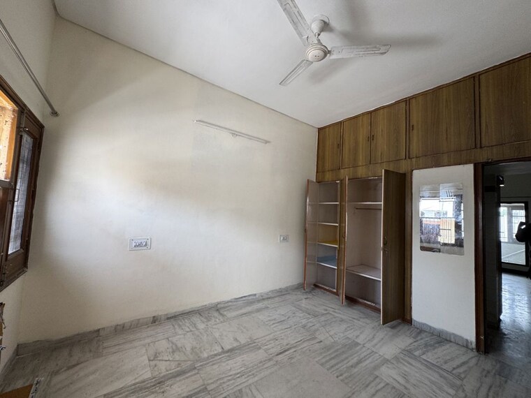 Room, sector 17 3 Bedroom 2100 Sq.Ft. Builder Floor In Sector 17 Panchkula 10570844