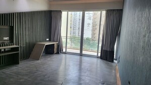 Room in 5 BHK Apartment at Mahagun Marvella, Sector 78 – for Rent