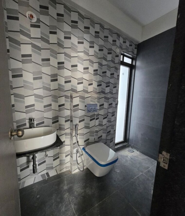 Bathroom, damji-shamji-mahavir-spring-tulip-phase-1 2 Bedroom 713 Sq.Ft. Apartment In Pokhran Road No Two Thane 10570866