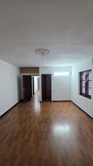 Room in 6 BHK Builder Floor at Casa Lavelle, Lavelle Road – for Sale