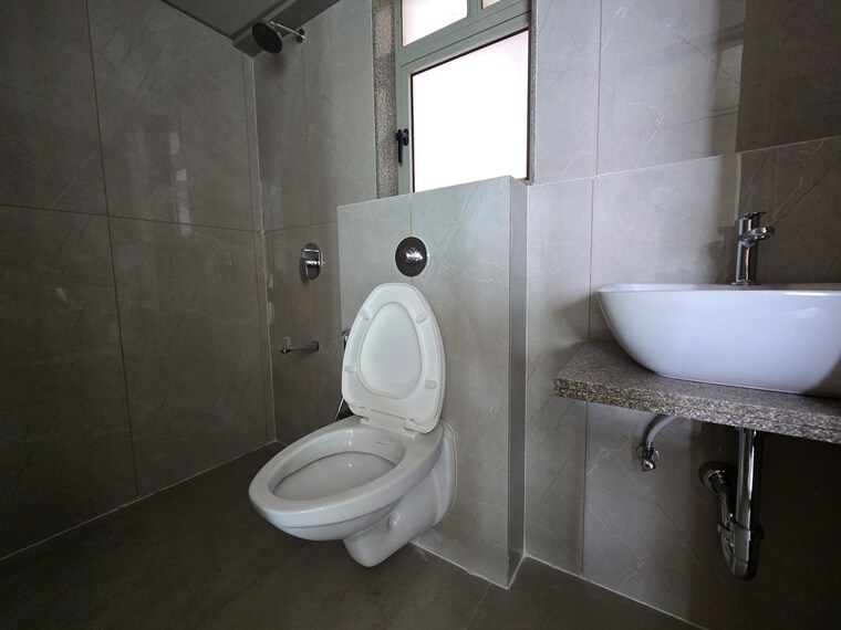 Bathroom, gurukrupa-marina-enclave 3 Bedroom 818 Sq.Ft. Apartment In Malad West Mumbai 10570871