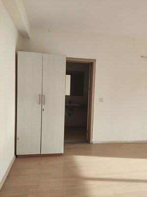 Master Bedroom in 4 BHK Apartment at DLF Express Greens, Manesar Sector 1a – for Rent