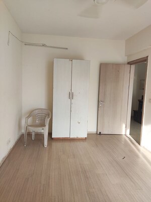 Room in 4 BHK Apartment at DLF Express Greens, Manesar Sector 1a – for Rent