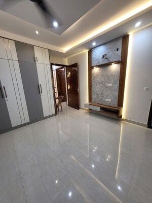Room in 3 BHK Builder Floor at Sector 15 – for Rent