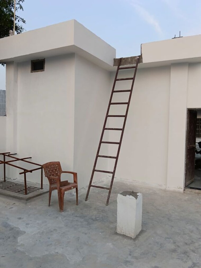 Terrace, chinhat 3 Bedroom 1500 Sq.Ft. Villa In Chinhat Lucknow 10570915