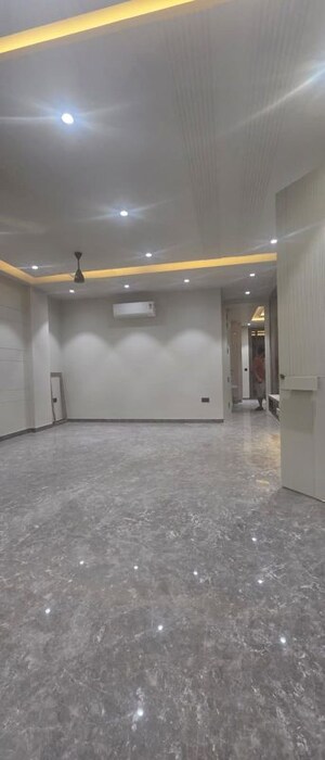 Building Lobby in 3 BHK Builder Floor at Gujranwala Town – for Sale