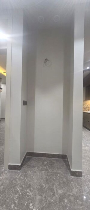 Building Lobby in 3 BHK Builder Floor at Gujranwala Town – for Sale