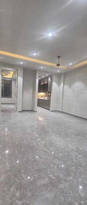 Building Lobby in 3 BHK Builder Floor at Gujranwala Town – for Sale