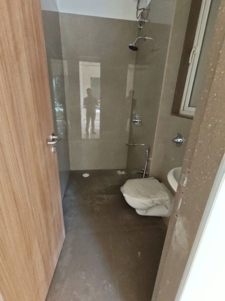 Bathroom, sugee-sea-krest 2 Bedroom 700 Sq.Ft. Apartment In Worli Mumbai 10570926