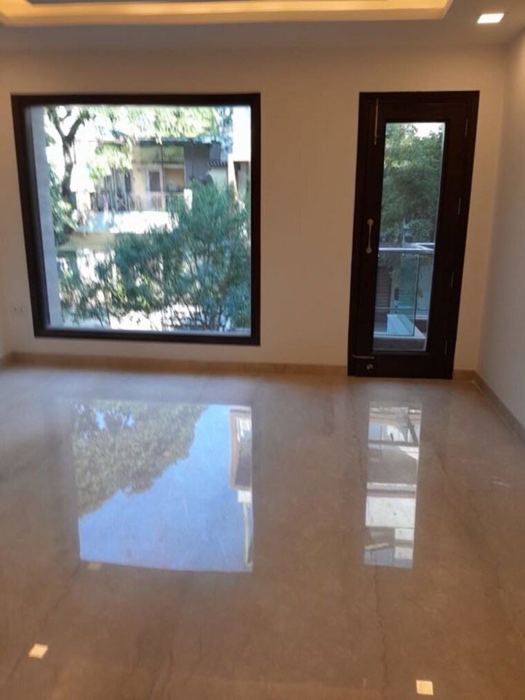 Room, greater kailash ii 6 Bedroom 500 Sq.Yd. Villa In Greater Kailash ii Delhi 10570970
