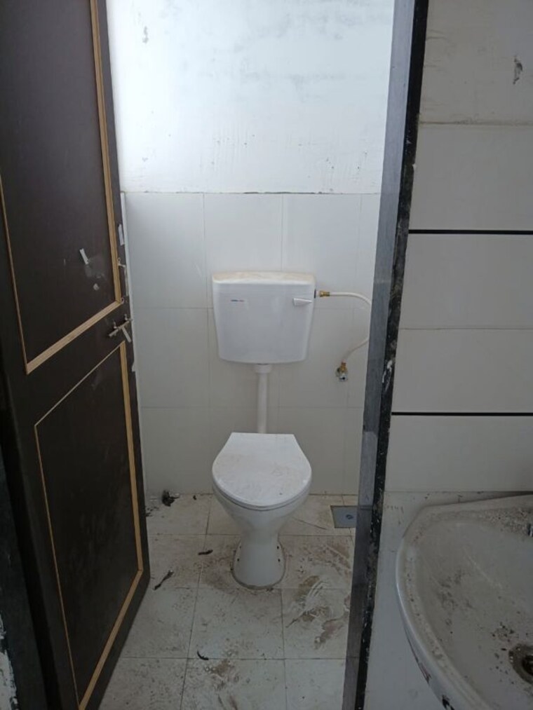 Bathroom, katraj 1 Bedroom 550 Sq.Ft. Apartment In Katraj Pune 10570978