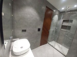 Bathroom in 4 BHK Villa at Safdarjung Enclave – for Sale