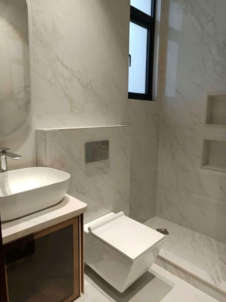 Bathroom, safdarjung enclave 4 Bedroom 300 Sq.Yd. Villa In Safdarjung Enclave Delhi 10570984