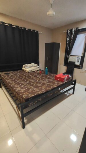 Bedroom in 2 BHK Apartment at Juhu – for Rent