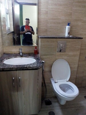 Bathroom in 3 BHK Builder Floor at BPTP Amstoria, Sector 102 – for Rent