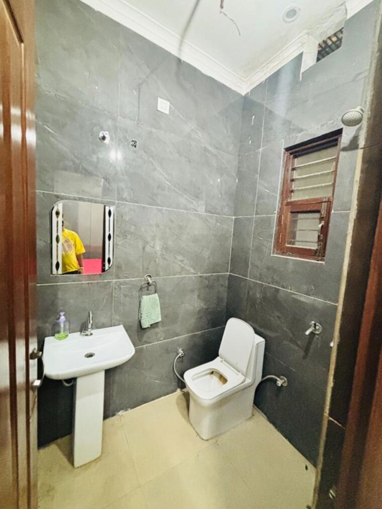 Bathroom, penta-homes 2 Bedroom 1300 Sq.Ft. Apartment In Vip Road Zirakpur 10571016
