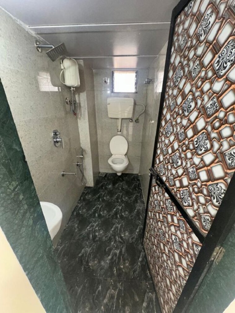 Bathroom, bandra west 1 Bedroom 500 Sq.Ft. Apartment In Bandra West Mumbai 10571018