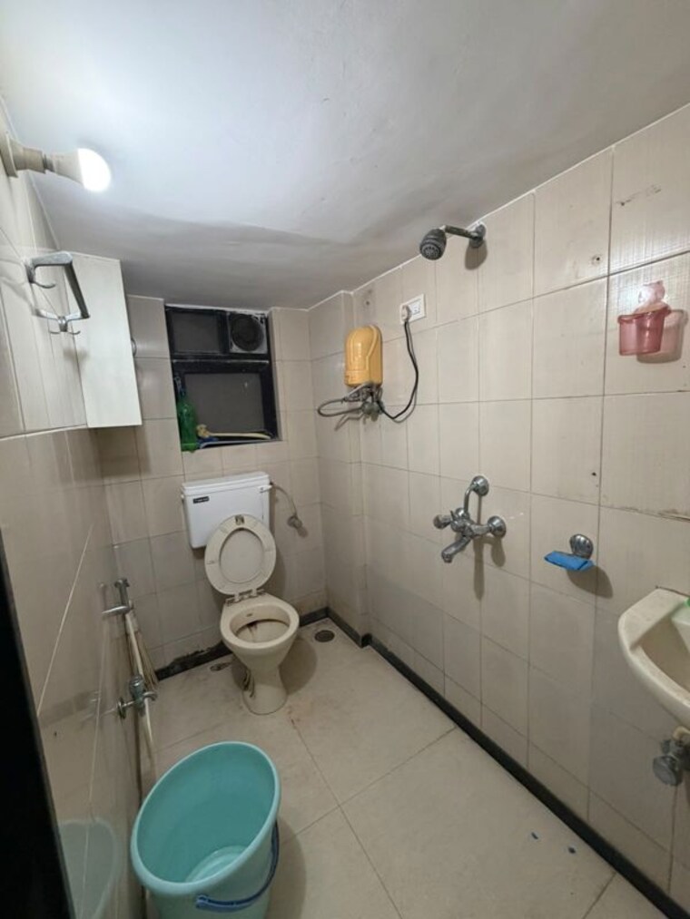 Bathroom, sd-alpine 2.5 Bedroom 1250 Sq.Ft. Apartment In Kandivali East Mumbai 10571011