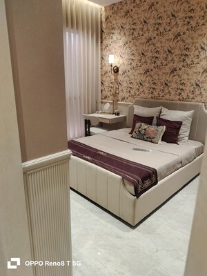 Bedroom in 1 BHK Apartment at Platinum Classic, Andheri West – for Sale