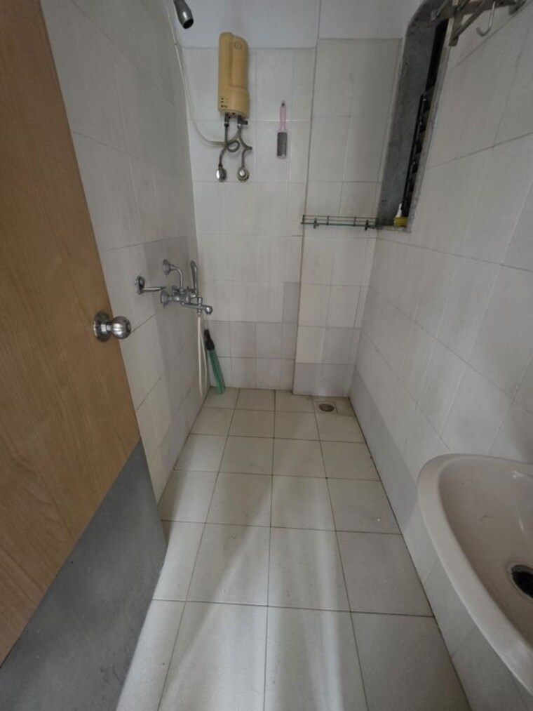 Bathroom, oberoi-sky-city 3 Bedroom 1073 Sq.Ft. Apartment In Borivali East Mumbai 10571074