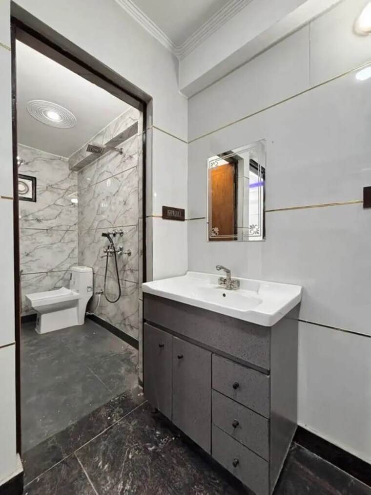 Kitchen, dwarka mor 4 Bedroom 1100000 Sq.Ft. Independent House In Dwarka Mor Delhi 10571080