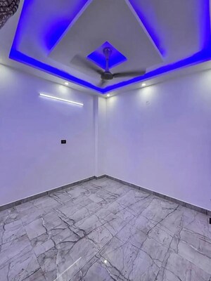 Room in 4 BHK Independent House at Dwarka Mor – for Sale