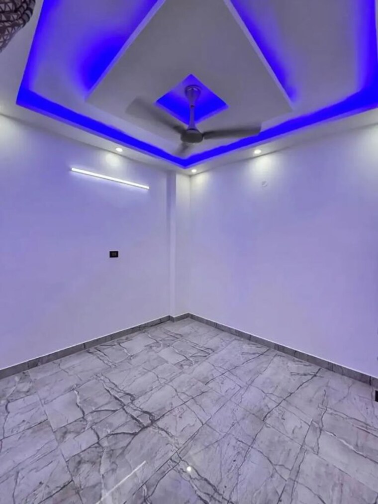 Room, dwarka mor 4 Bedroom 1100000 Sq.Ft. Independent House In Dwarka Mor Delhi 10571080
