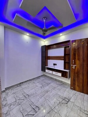 Room in 4 BHK Independent House at Dwarka Mor – for Sale
