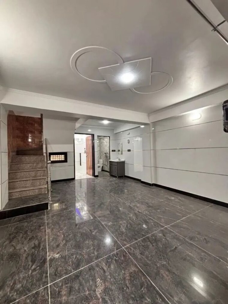 Parking, dwarka mor 4 Bedroom 1100000 Sq.Ft. Independent House In Dwarka Mor Delhi 10571080
