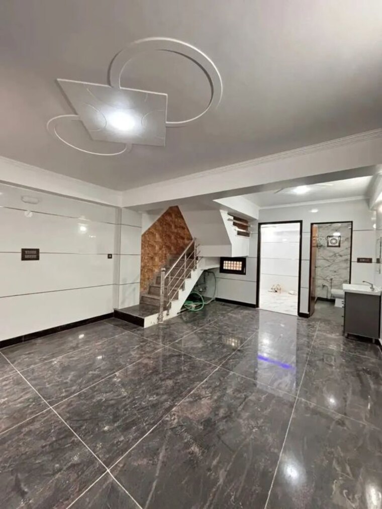  Parking, dwarka mor 4 Bedroom 1100000 Sq.Ft. Independent House In Dwarka Mor Delhi 10571080